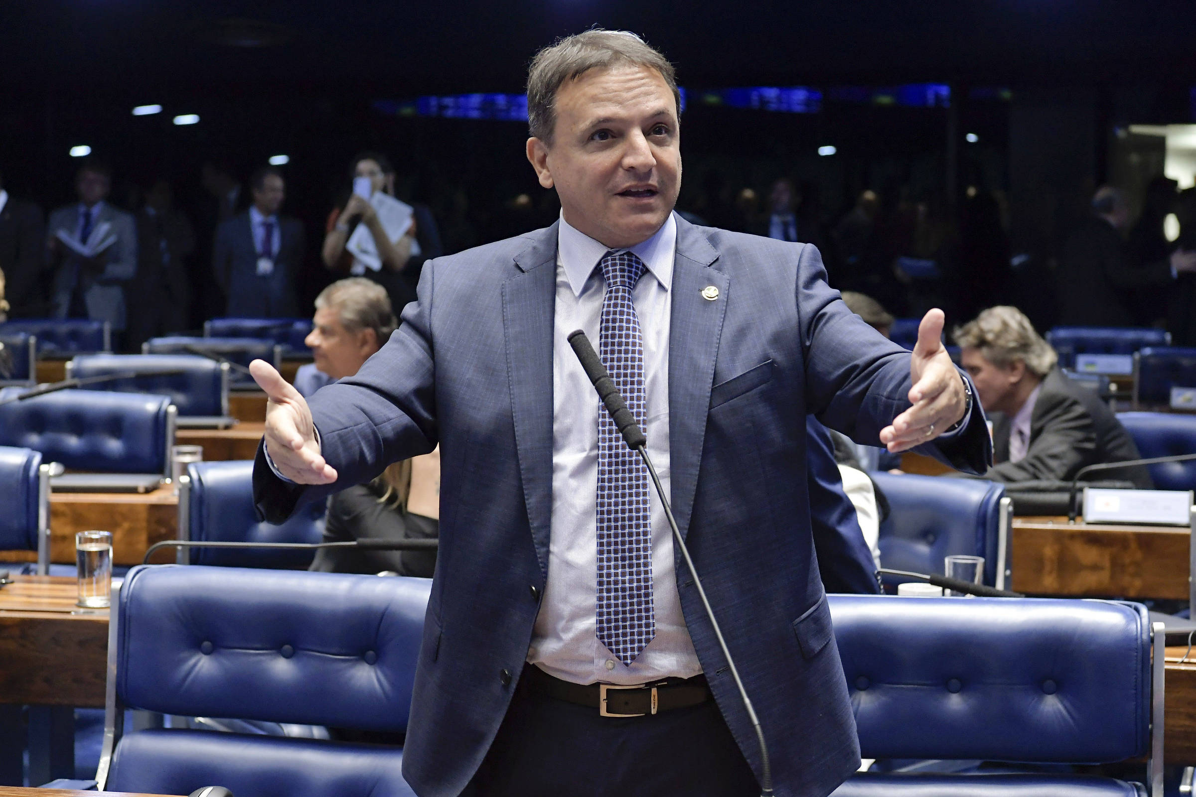 Relator de PEC quer tirar verba de saúde e educação e mandar para segurança